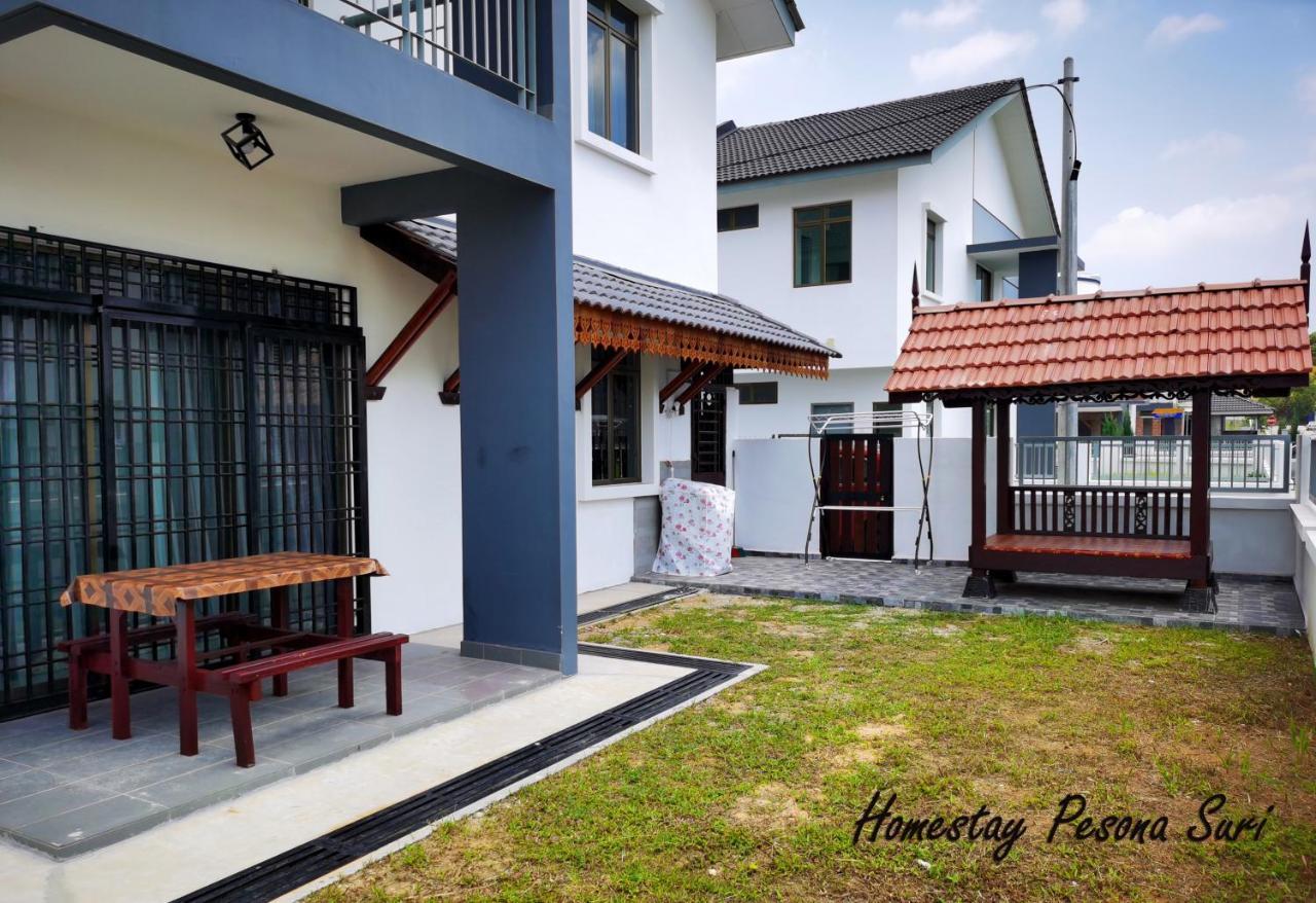 Pesona Suri Homestay バトゥー・パハト エクステリア 写真