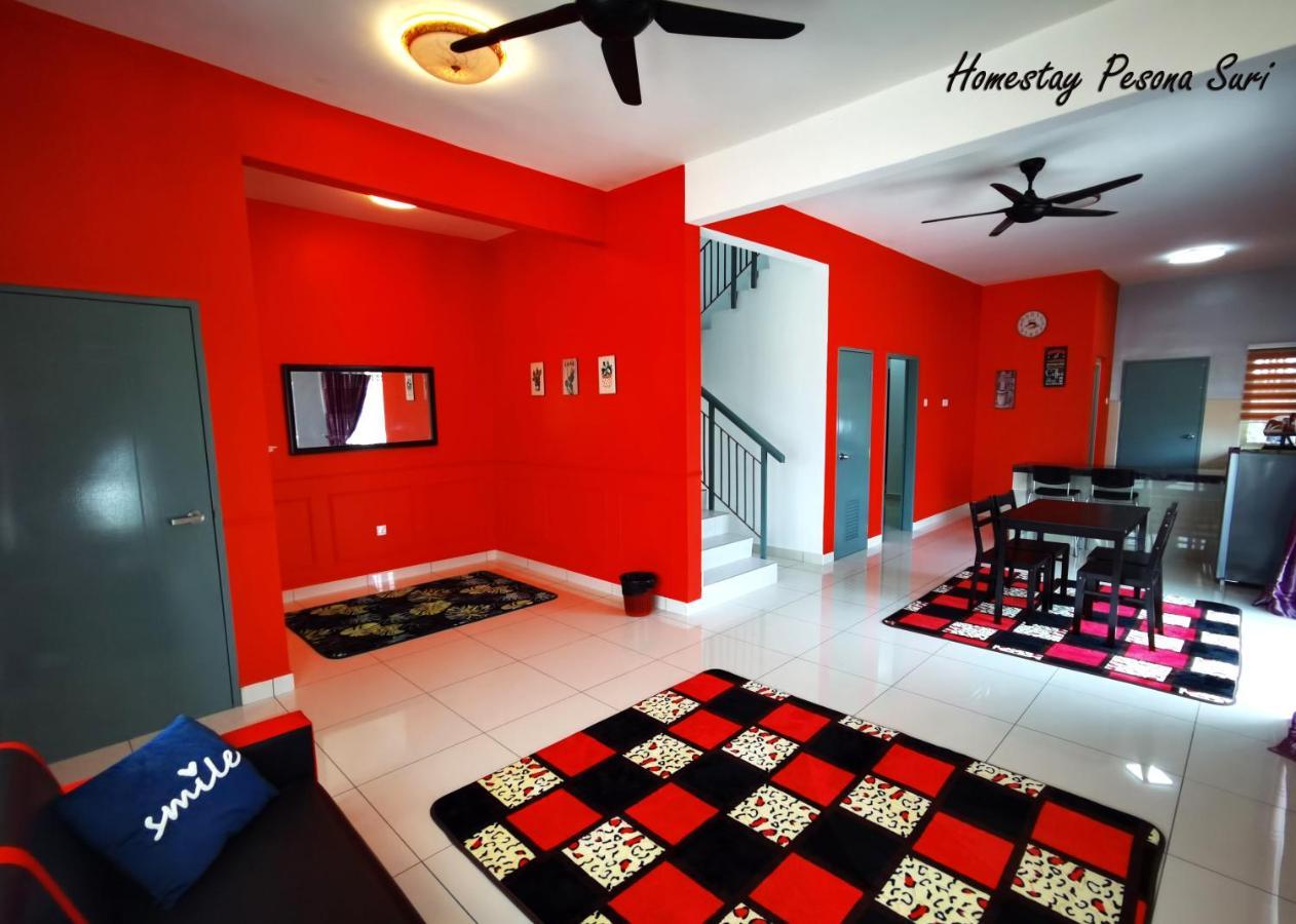 Pesona Suri Homestay バトゥー・パハト エクステリア 写真