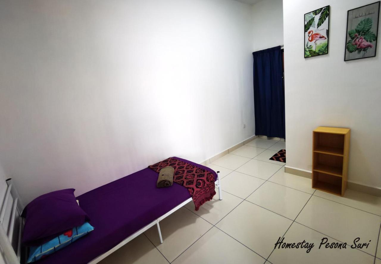Pesona Suri Homestay バトゥー・パハト エクステリア 写真