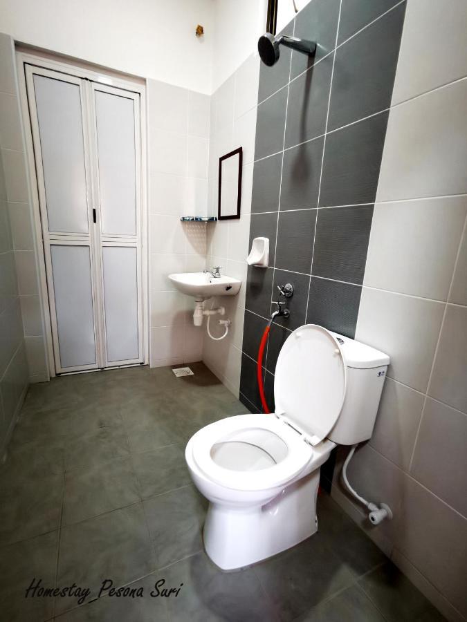 Pesona Suri Homestay バトゥー・パハト エクステリア 写真