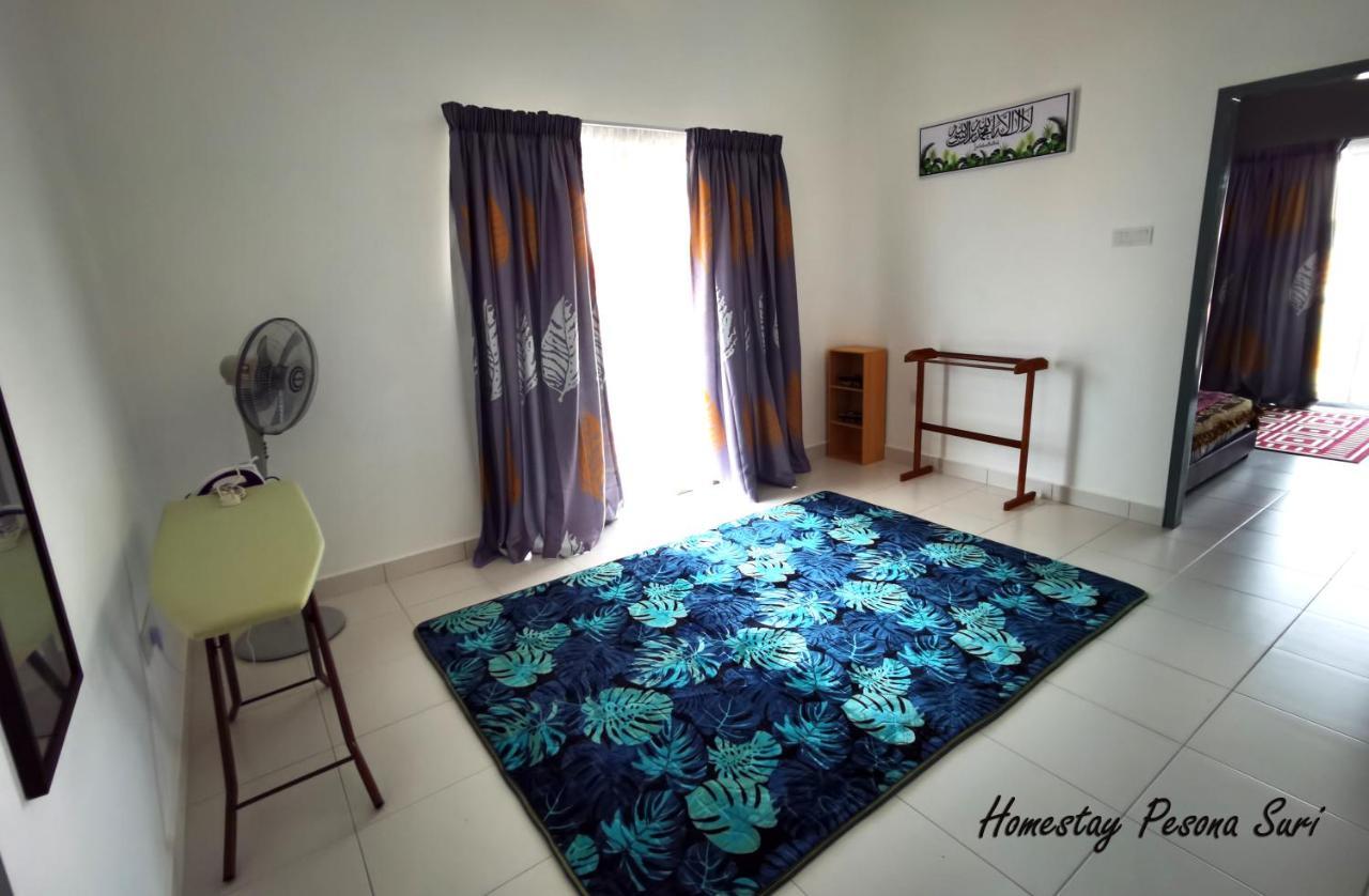 Pesona Suri Homestay バトゥー・パハト エクステリア 写真